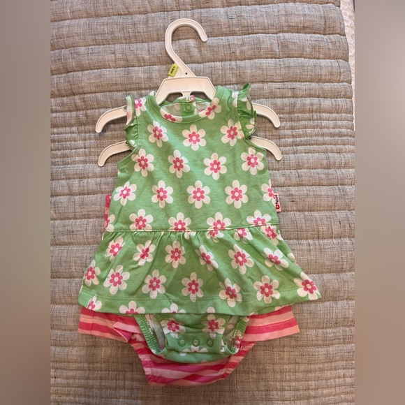 Carter’s 3 month girls outfit - Picture 3 of 8